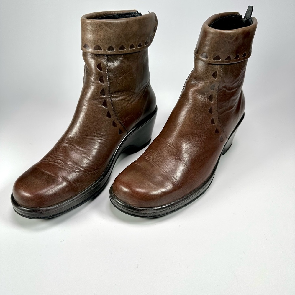 Dansko Womens Brown Ankle Boots